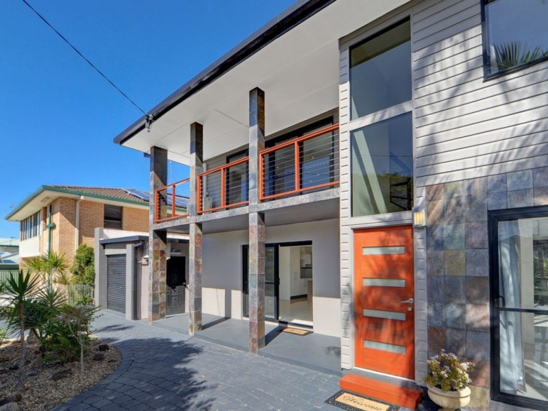 8 Robin Avenue, Paradise Point QLD 4216