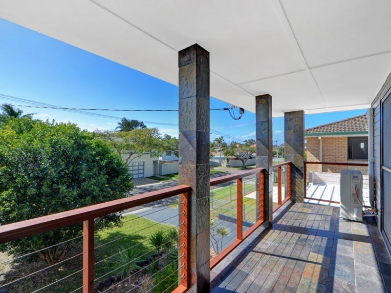 8 Robin Avenue, Paradise Point QLD 4216