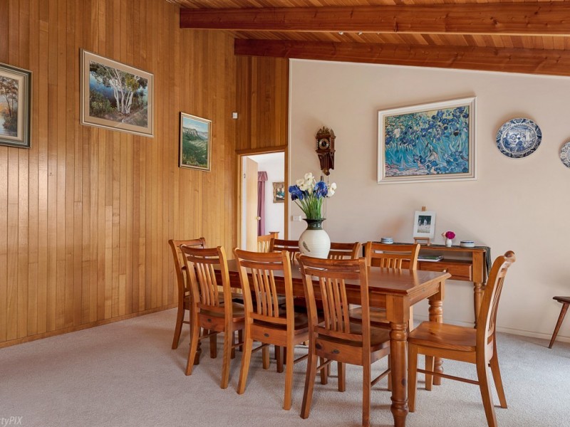 302 Leslie Rd, Kingston TAS 7050