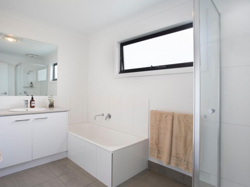 1/54 Mackenzie Street West, Golden Square VIC 3555