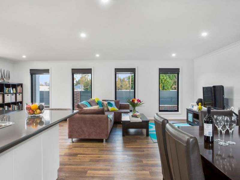 1/54 Mackenzie Street West, Golden Square VIC 3555