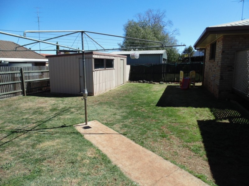 392 North Street, Wilsonton QLD 4350