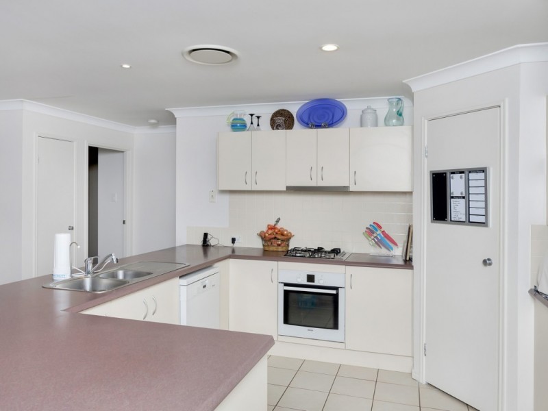 16 Mellor Place, Brassall QLD 4305