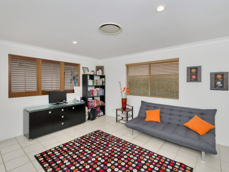 16 Mellor Place, Brassall QLD 4305