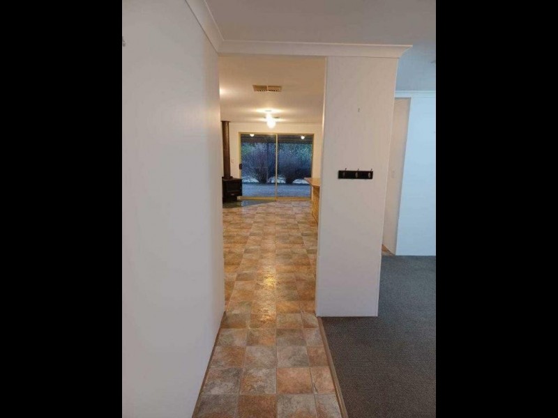 1 Laslett Circle, Mundaring WA 6073