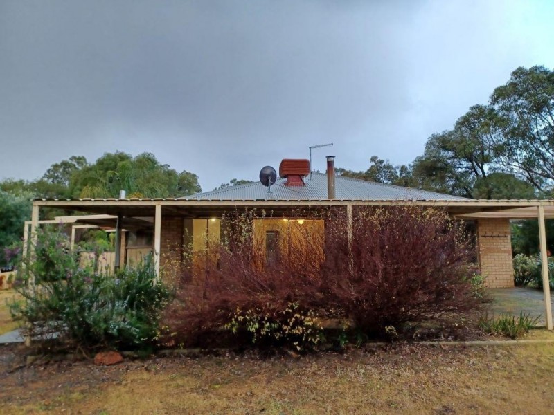 1 Laslett Circle, Mundaring WA 6073