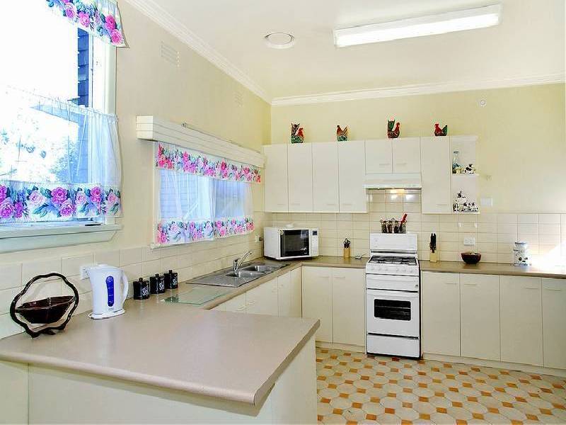 5 Carol Court, Newcomb VIC 3219