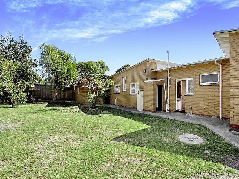 5 Carol Court, Newcomb VIC 3219