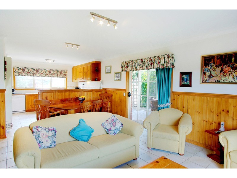 14 Mayfair Drive, Newtown VIC 3220