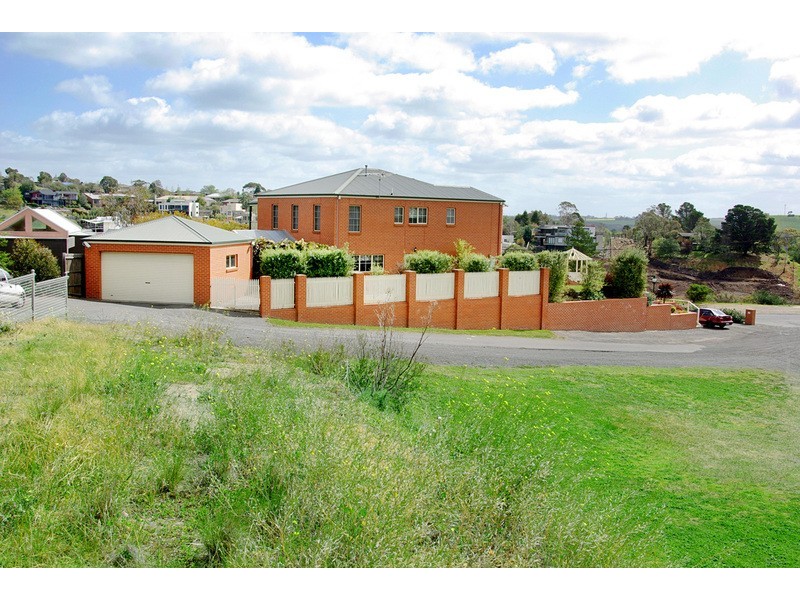 14 Mayfair Drive, Newtown VIC 3220