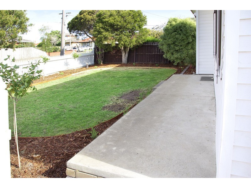 1/30 Breadalbane Street, Newcomb VIC 3219