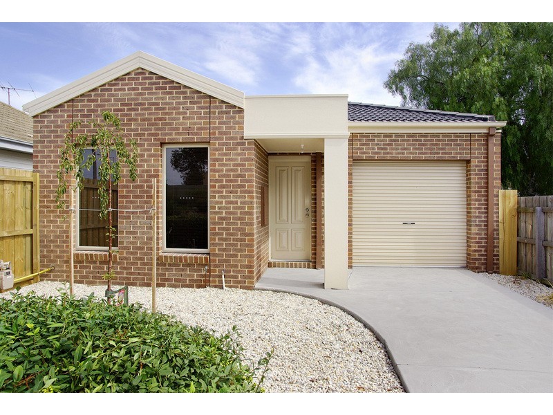 1/19 Seabreeze Parade, North Shore VIC 3214