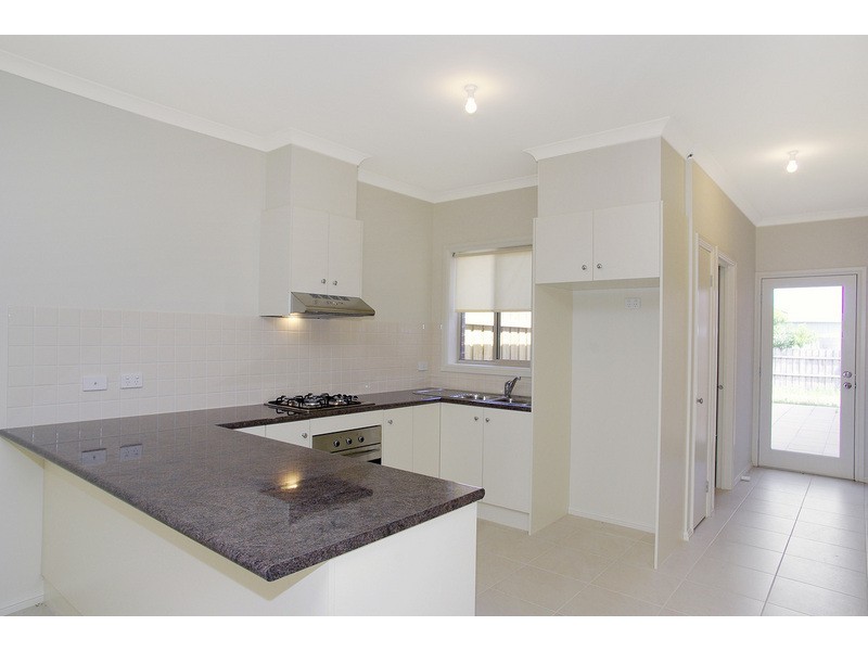 1/19 Seabreeze Parade, North Shore VIC 3214