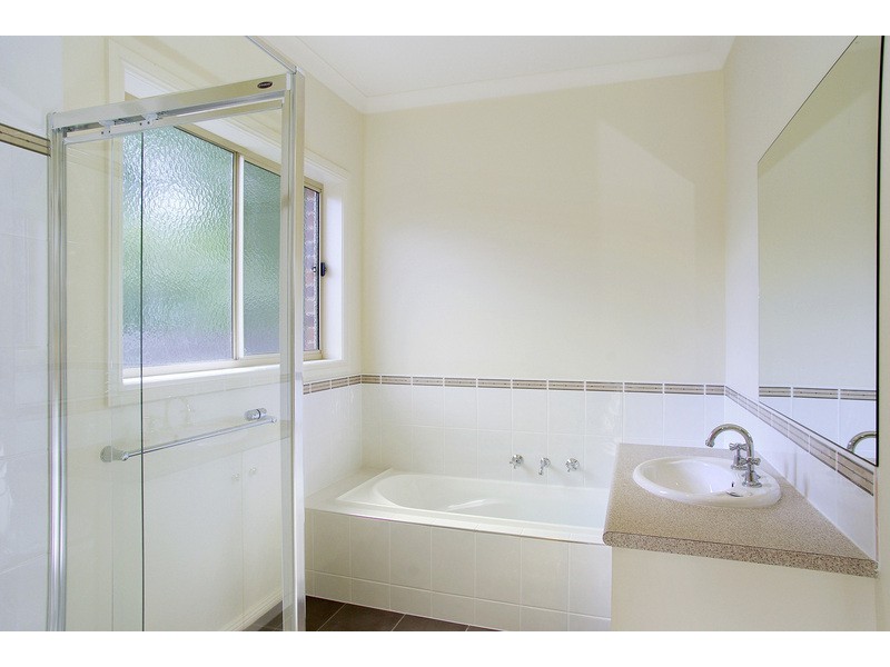 1/19 Seabreeze Parade, North Shore VIC 3214