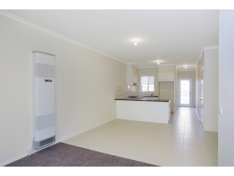 1/19 Seabreeze Parade, North Shore VIC 3214