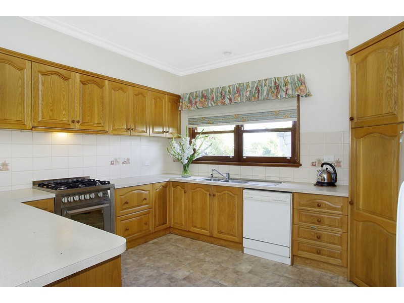 11 Roxby Street, Manifold Heights VIC 3218