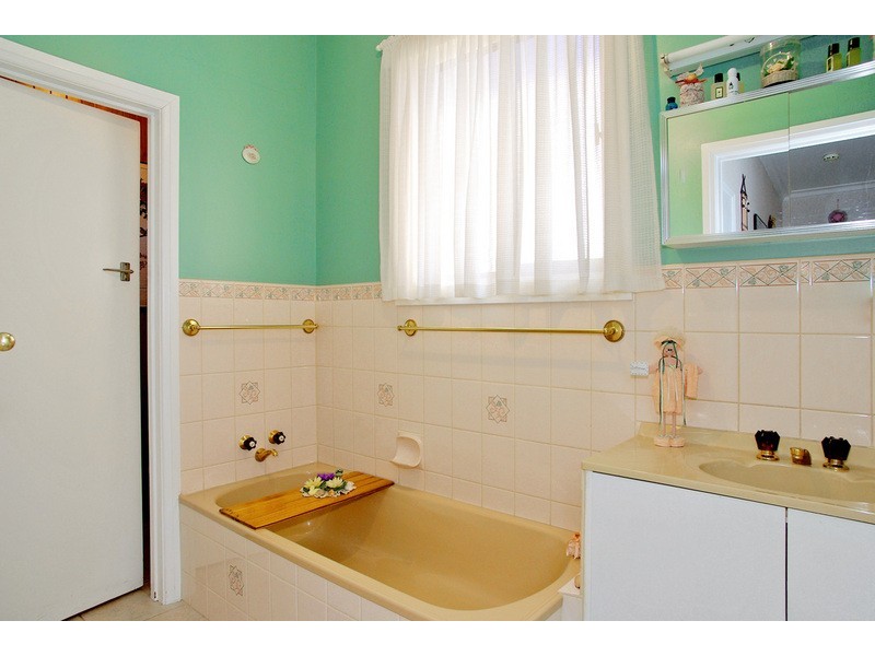 4 Carol Court, Newcomb VIC 3219