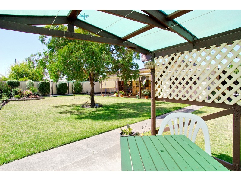 4 Carol Court, Newcomb VIC 3219