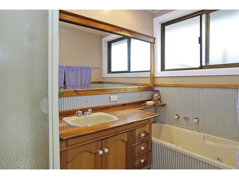 19 Newland Street, Newcomb VIC 3219