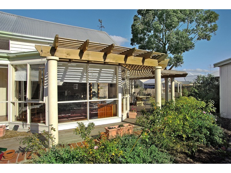 39 Stinton Avenue, Newtown VIC 3220