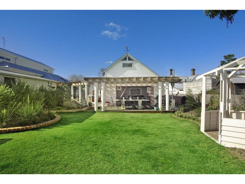 39 Stinton Avenue, Newtown VIC 3220