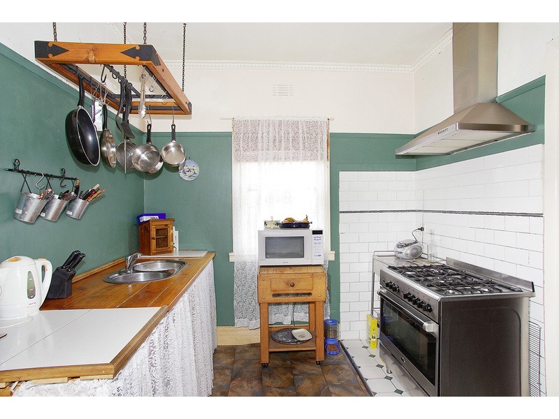 104 Thompsons Road, North Geelong VIC 3215