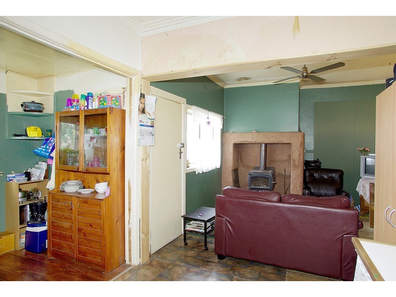 104 Thompsons Road, North Geelong VIC 3215
