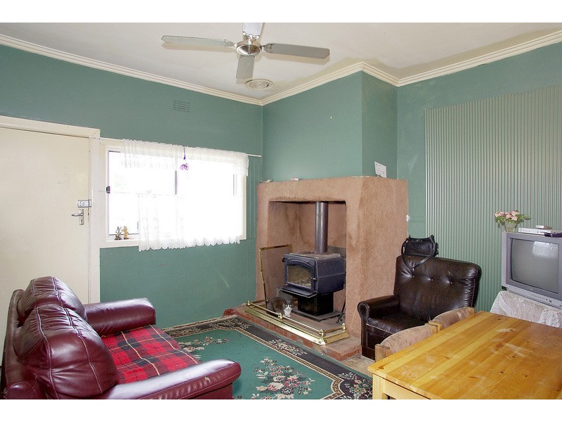 104 Thompsons Road, North Geelong VIC 3215