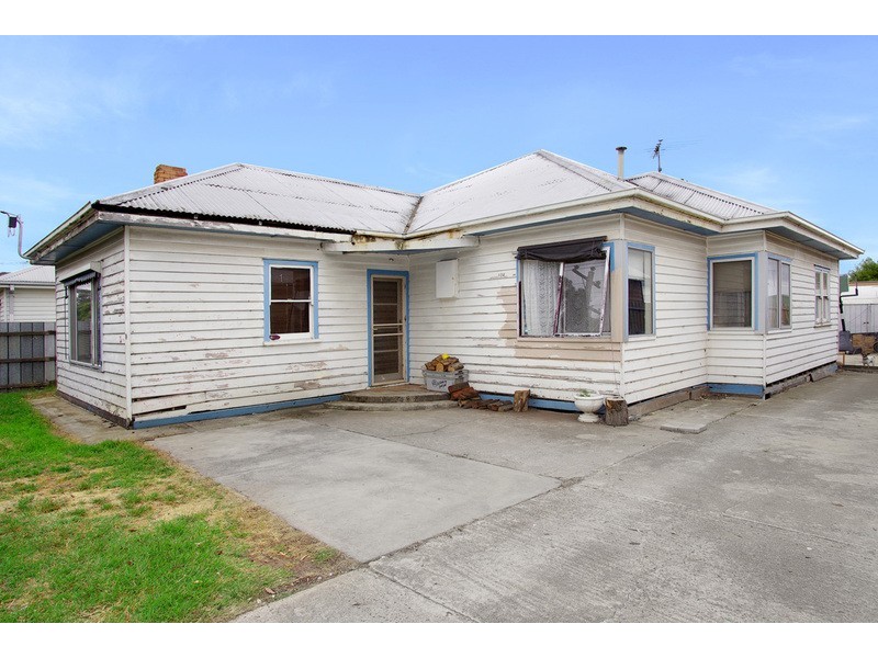 104 Thompsons Road, North Geelong VIC 3215