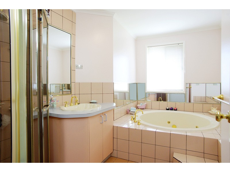 2 Hickey Street, Whittington VIC 3219