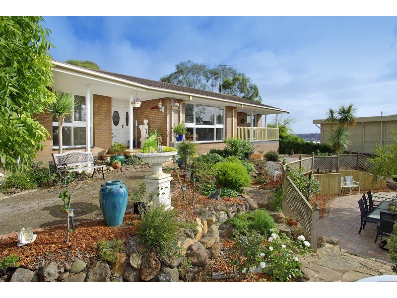 2 Teasdale Court, Highton VIC 3216