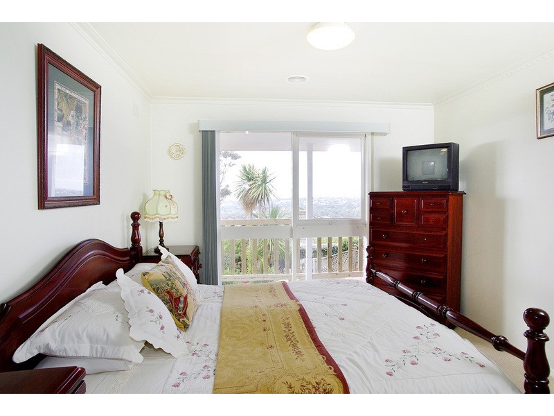 2 Teasdale Court, Highton VIC 3216