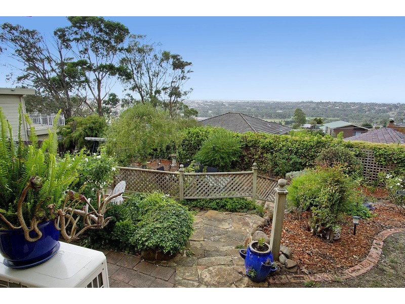 2 Teasdale Court, Highton VIC 3216