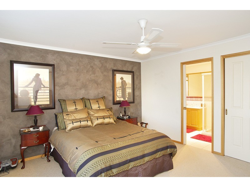 2 Blue Gum Place, Grovedale VIC 3216