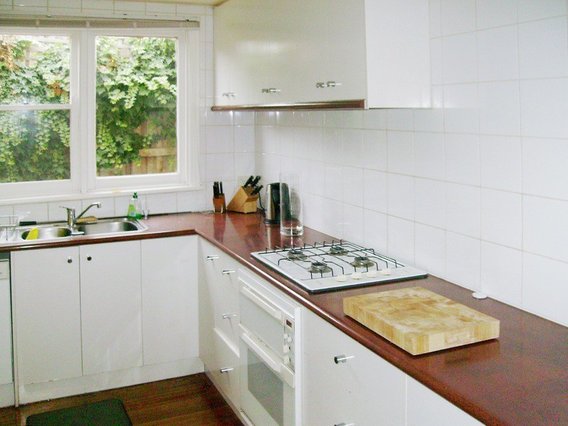 11 Holyrood Avenue, Newtown VIC 3220