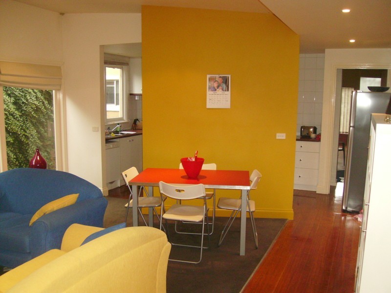 11 Holyrood Avenue, Newtown VIC 3220