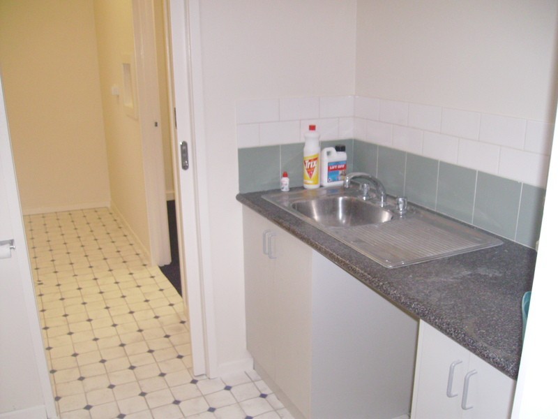 11 Holyrood Avenue, Newtown VIC 3220