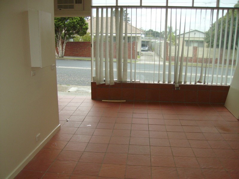 11 Holyrood Avenue, Newtown VIC 3220