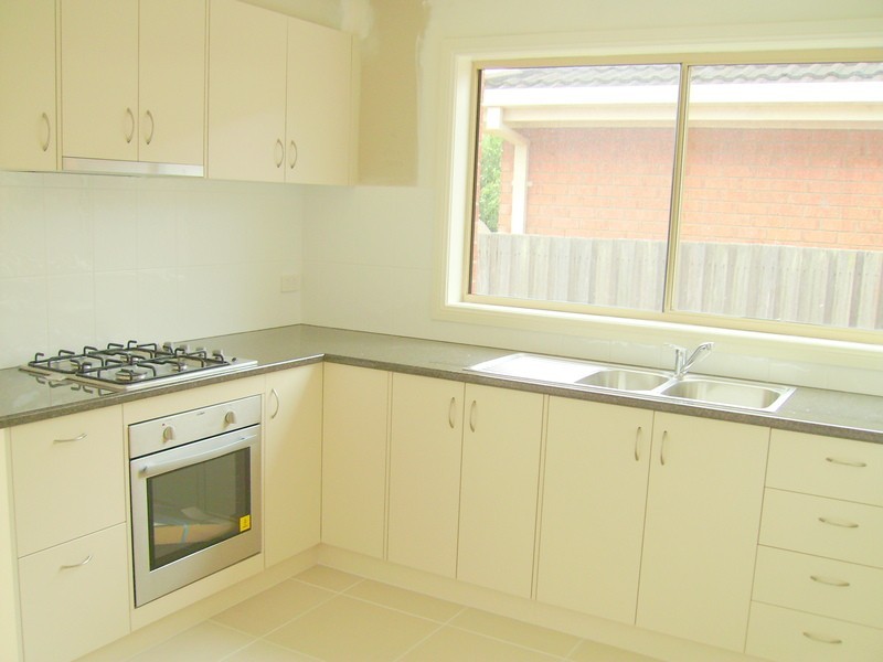 1 & 2/12 Patrick Street, Whittington VIC 3219