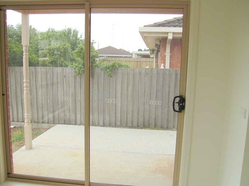 1 & 2/12 Patrick Street, Whittington VIC 3219