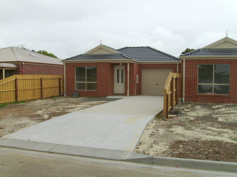 1 & 2/12 Patrick Street, Whittington VIC 3219
