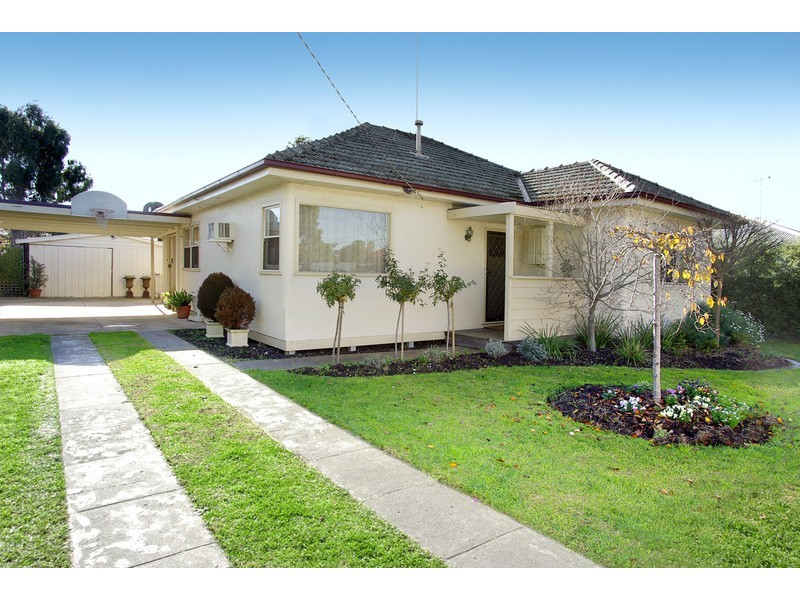 15 Charlotte Avenue, Newcomb VIC 3219