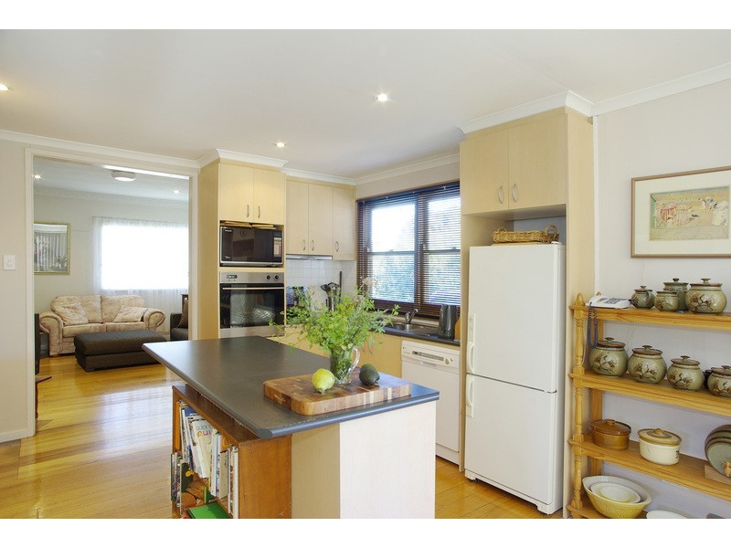 15 Charlotte Avenue, Newcomb VIC 3219