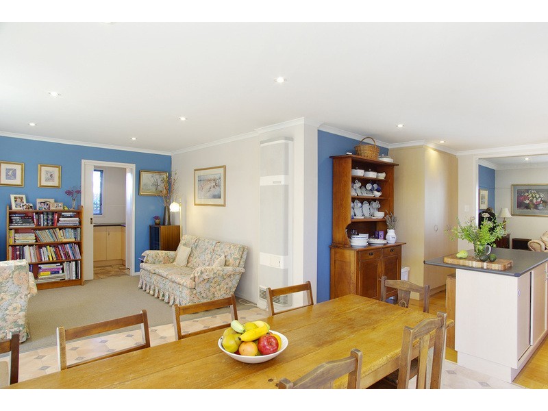 15 Charlotte Avenue, Newcomb VIC 3219