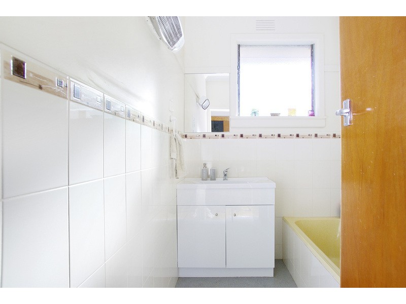 42 Poplar Street, Newcomb VIC 3219