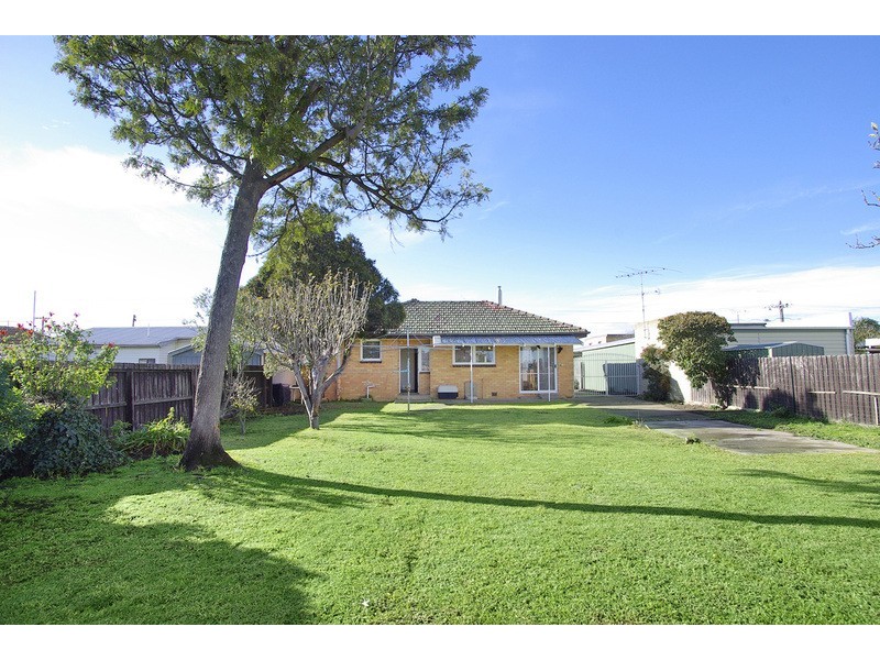 42 Poplar Street, Newcomb VIC 3219