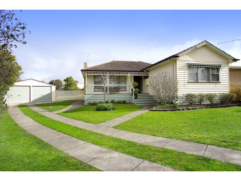 4 Charlotte Avenue, Newcomb VIC 3219