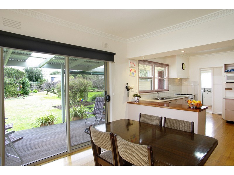 4 Charlotte Avenue, Newcomb VIC 3219
