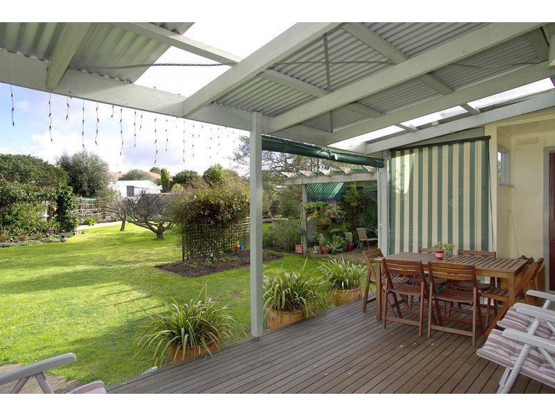 4 Charlotte Avenue, Newcomb VIC 3219