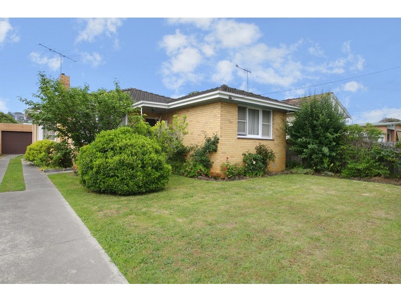 13 College Court, Newtown VIC 3220